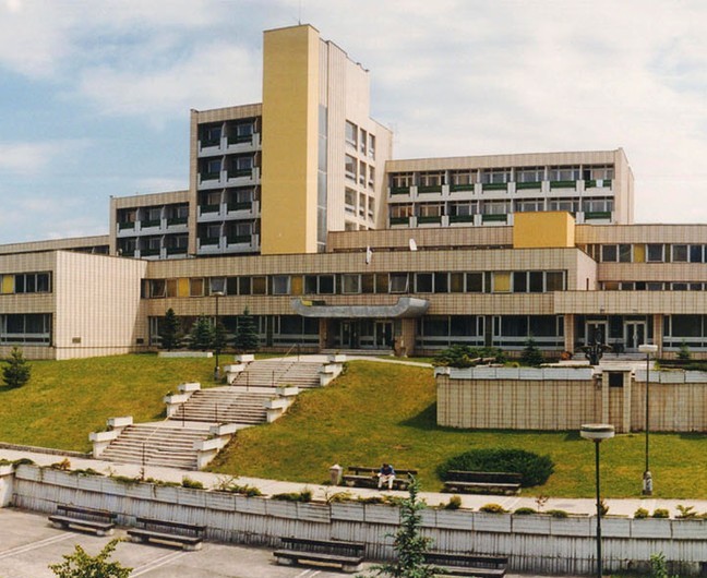Výmena výplní otvorov budov Univerzity Mateja Bela